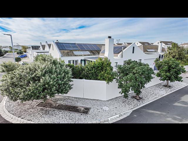 4 Bedroom House for sale in Sunningdale