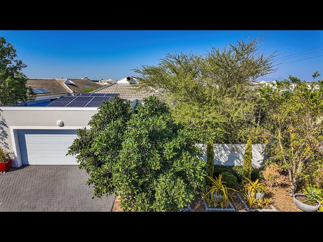 4 Bedroom House for sale in Sunningdale