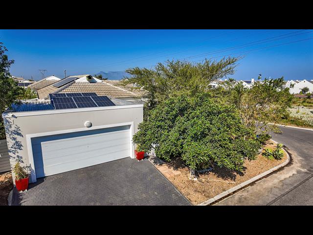 4 Bedroom House for sale in Sunningdale