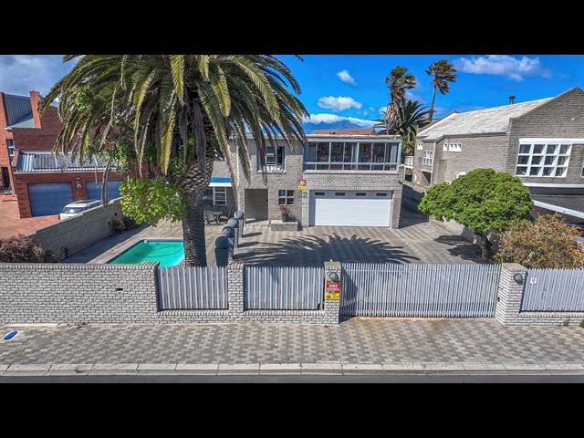 5 Bedroom House for sale in Waves Edge