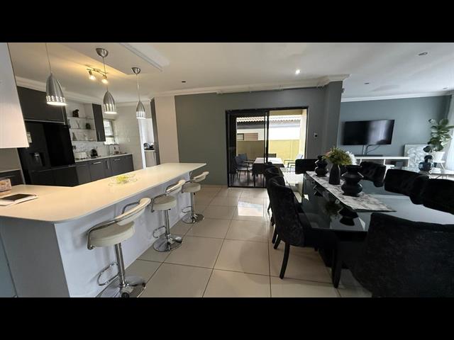 4 Bedroom House for sale in Aerorand