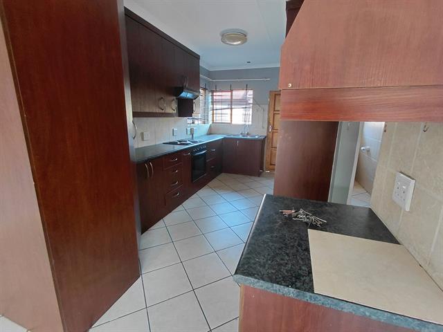 2 Bedroom Townhouse to let in Middelburg South