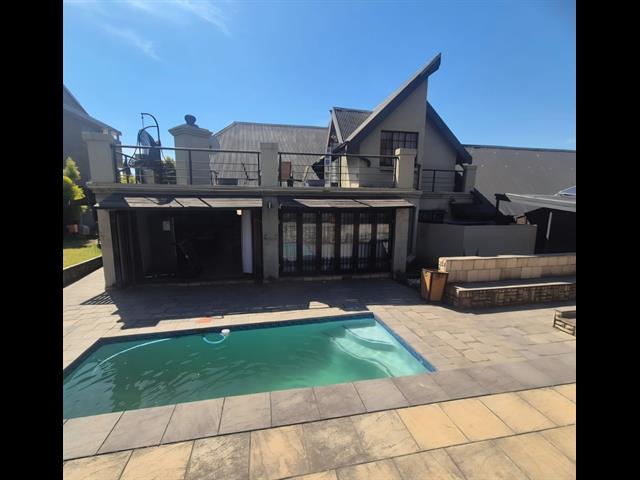 4 Bedroom House for sale in Aerorand