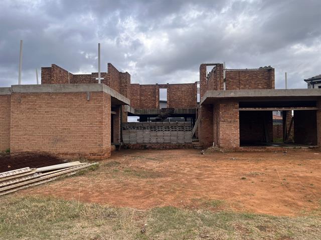 5 Bedroom House for sale in Aerorand