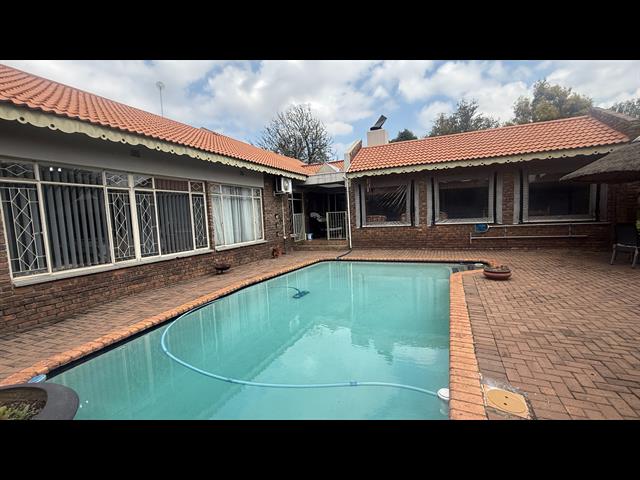 4 Bedroom House for sale in Groenkol