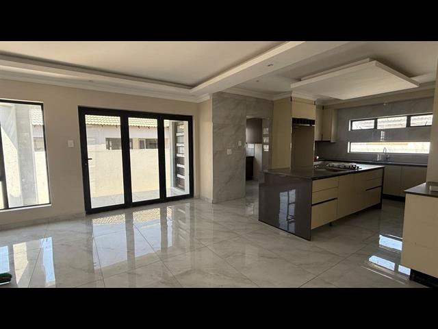 4 Bedroom House for sale in Aerorand