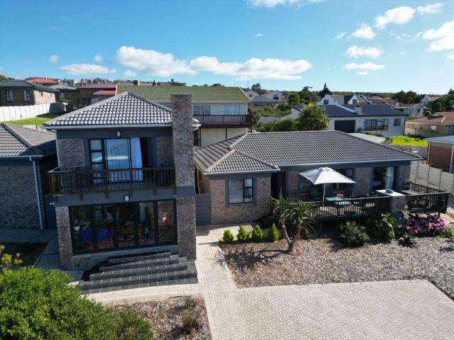 5 Bedroom House for sale in Dana Bay