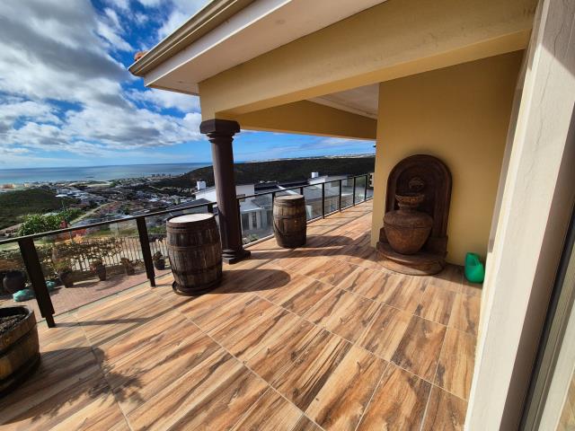 4 Bedroom House for sale in Island View