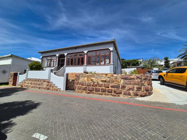 3 Bedroom House for sale in Mossel Bay Central