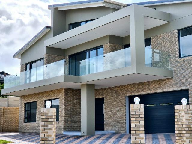 5 Bedroom House for sale in Dana Bay