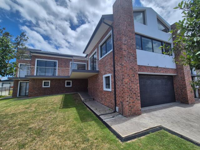 4 Bedroom House for sale in Tergniet