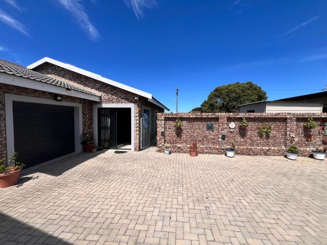 6 Bedroom House for sale in Dana Bay