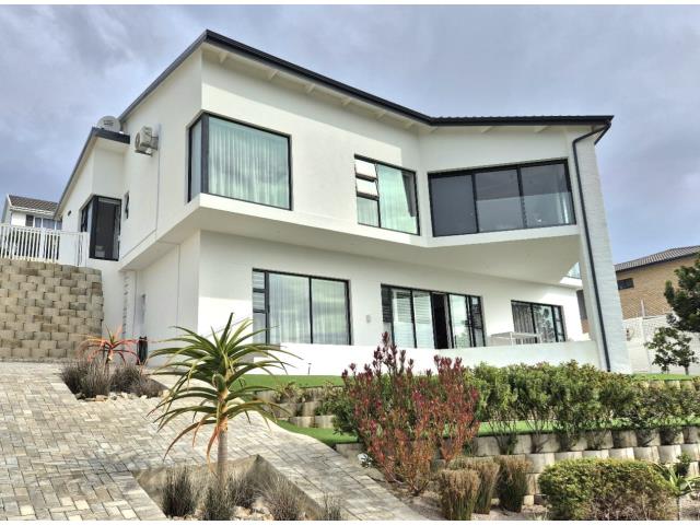 4 Bedroom House for sale in Seemeeu Park