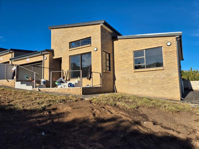 3 Bedroom House for sale in Dana Bay