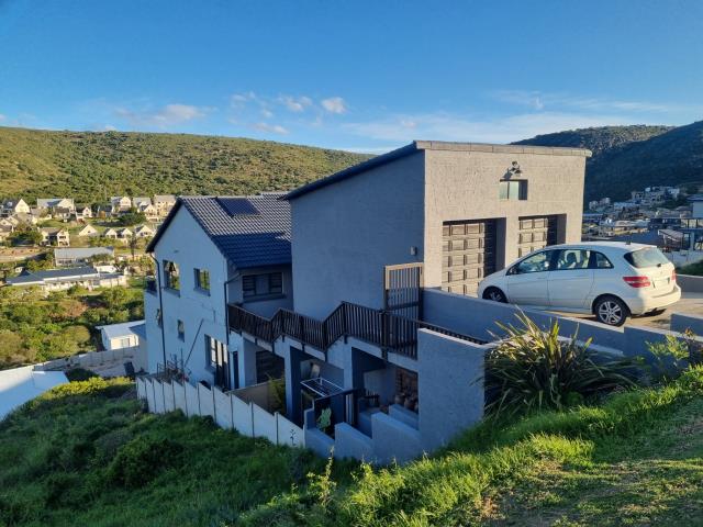 4 Bedroom House for sale in Island View