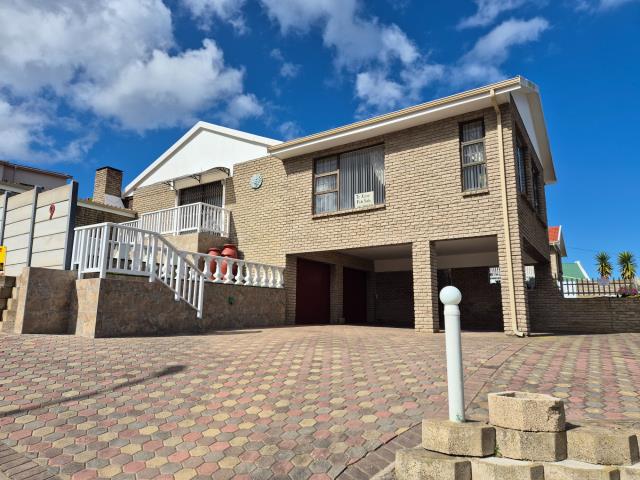 4 Bedroom House for sale in Dana Bay