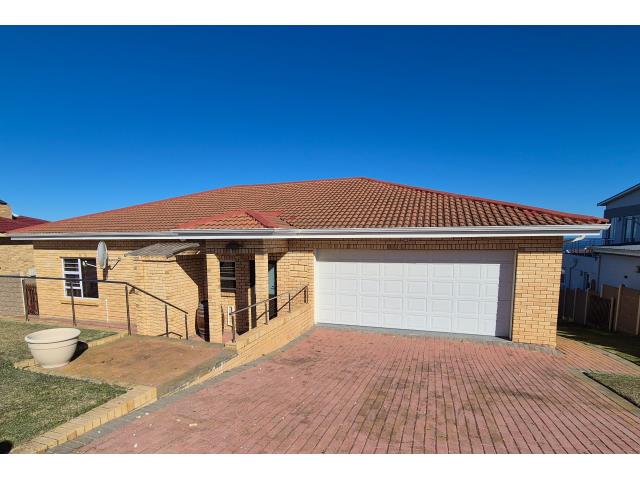 3 Bedroom House for sale in Dana Bay