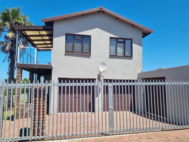 4 Bedroom House for sale in Dana Bay