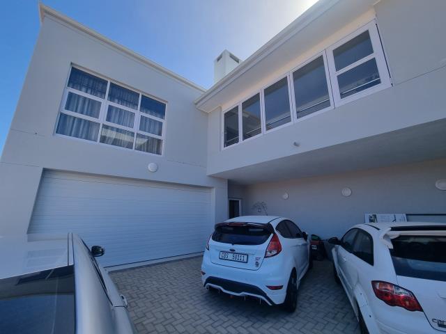 3 Bedroom House for sale in Island View