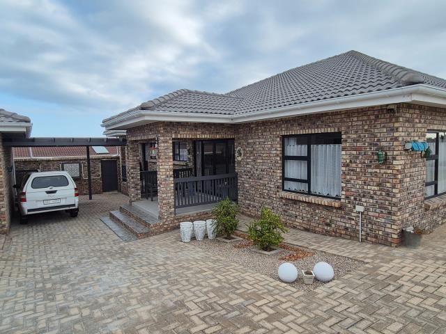 4 Bedroom House for sale in Dana Bay