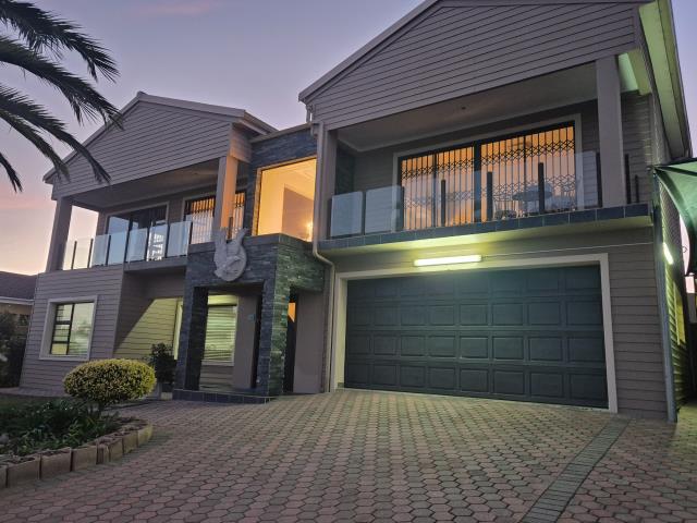 5 Bedroom House for sale in Dana Bay