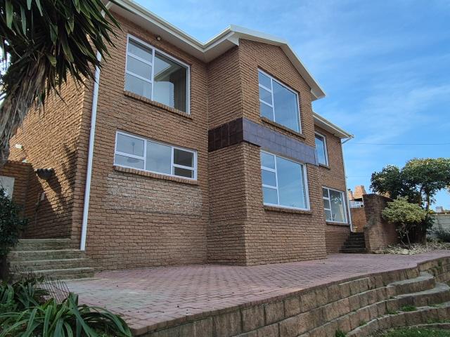 4 Bedroom House for sale in Dana Bay