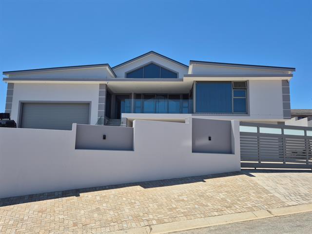 4 Bedroom House for sale in Dana Bay