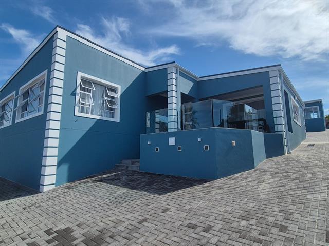 5 Bedroom House for sale in Dana Bay
