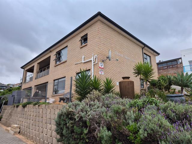 6 Bedroom House for sale in Dana Bay