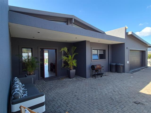 5 Bedroom House for sale in Island View