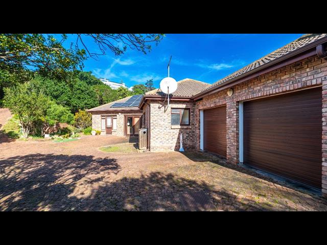 3 Bedroom House for sale in Wilderness Central