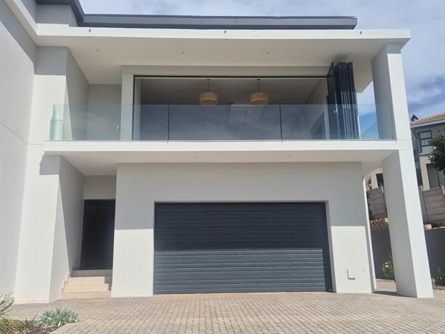 3 Bedroom House for sale in Hartenbos Heuwels