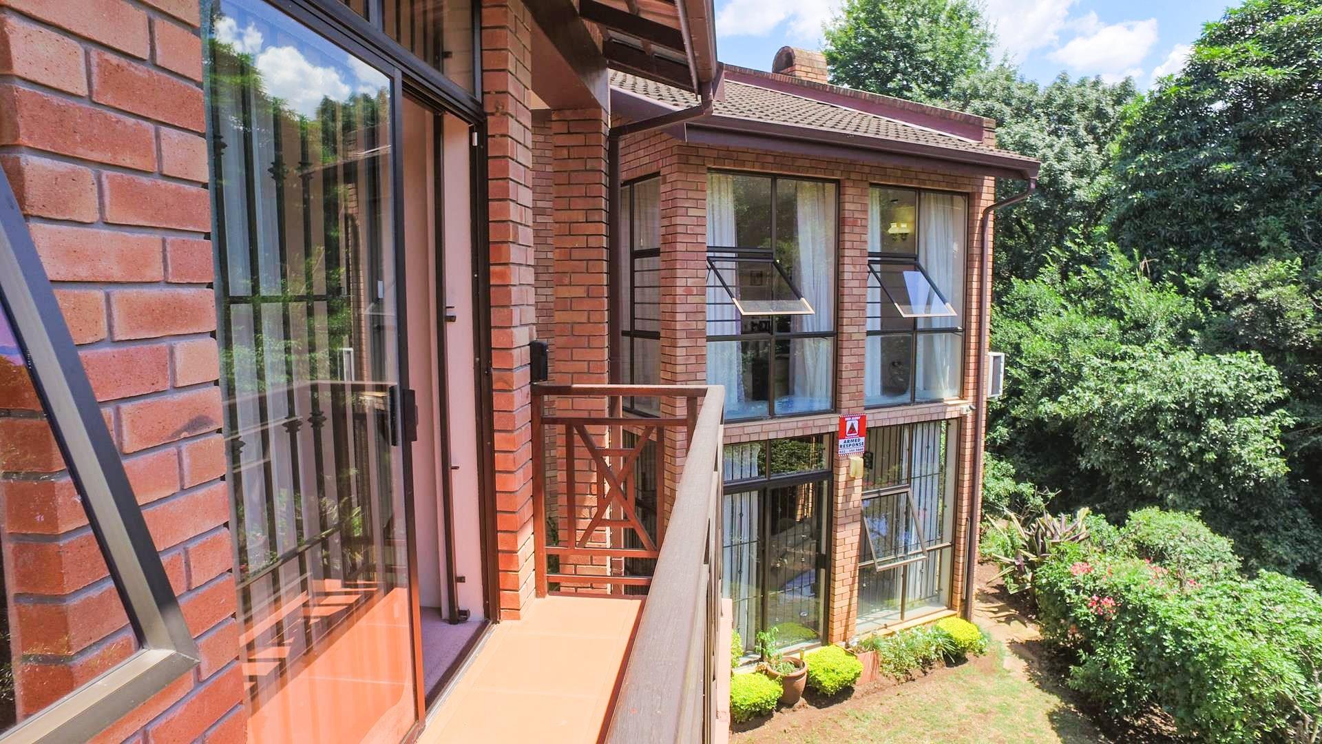 3 Bedroom Townhouse For Sale in Oak Park | RE/MAX™ of ...