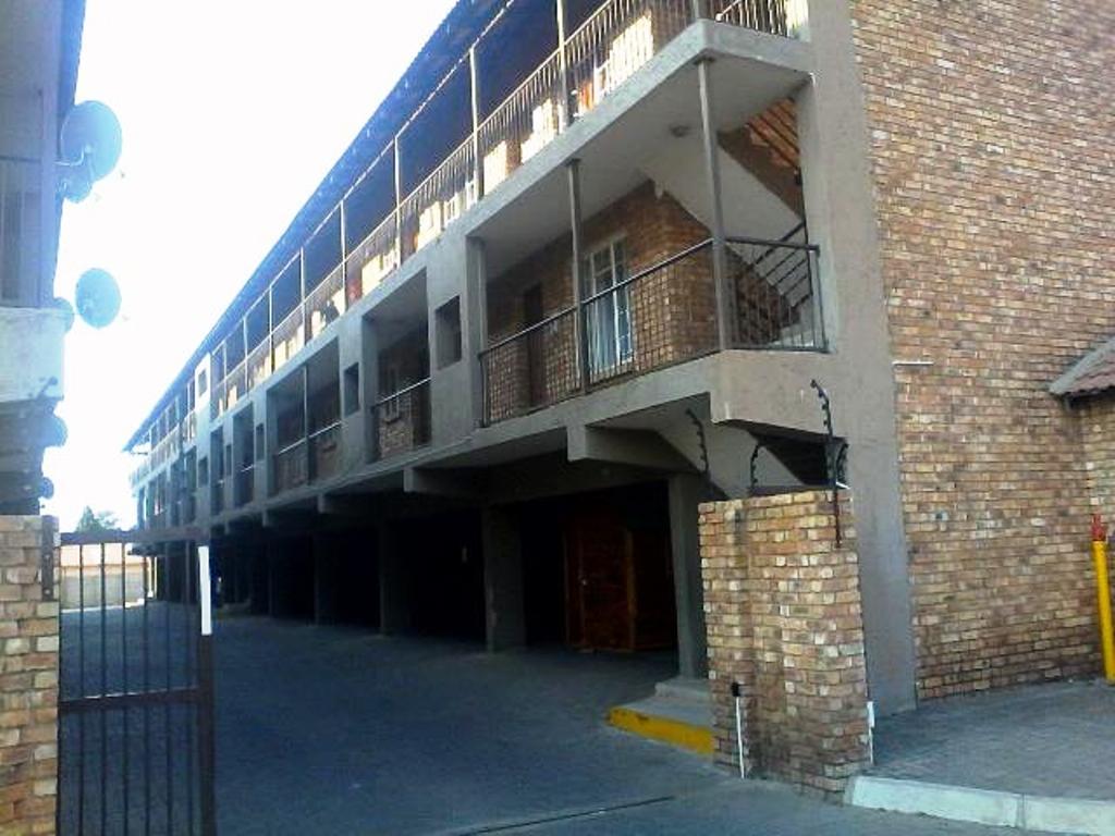 2 Bedroom Apartment / Flat For Sale in Kempton Park Central RE/MAX