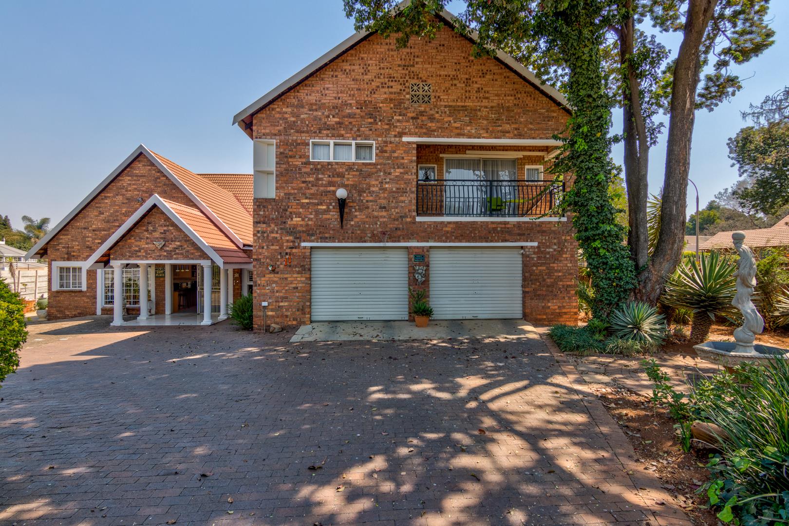 8 Bedroom House For Sale in Van Riebeeck Park RE/MAX™ of Southern Africa