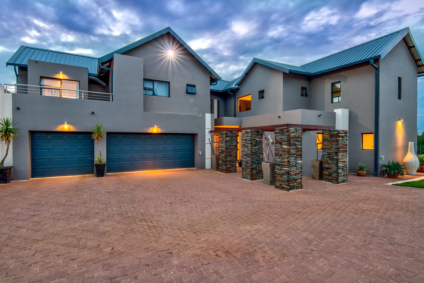 5 Bedroom House For Sale in Dunblane Lifestyle & Equestrian Estate RE