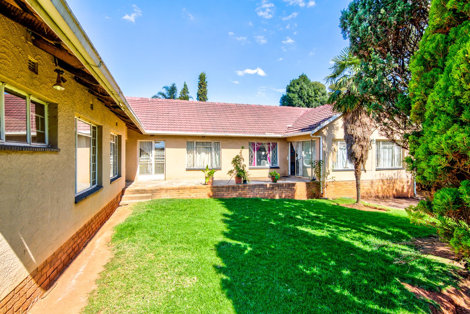 3 Bedroom House For Sale in Birch Acres | RE/MAX™ of Southern Africa