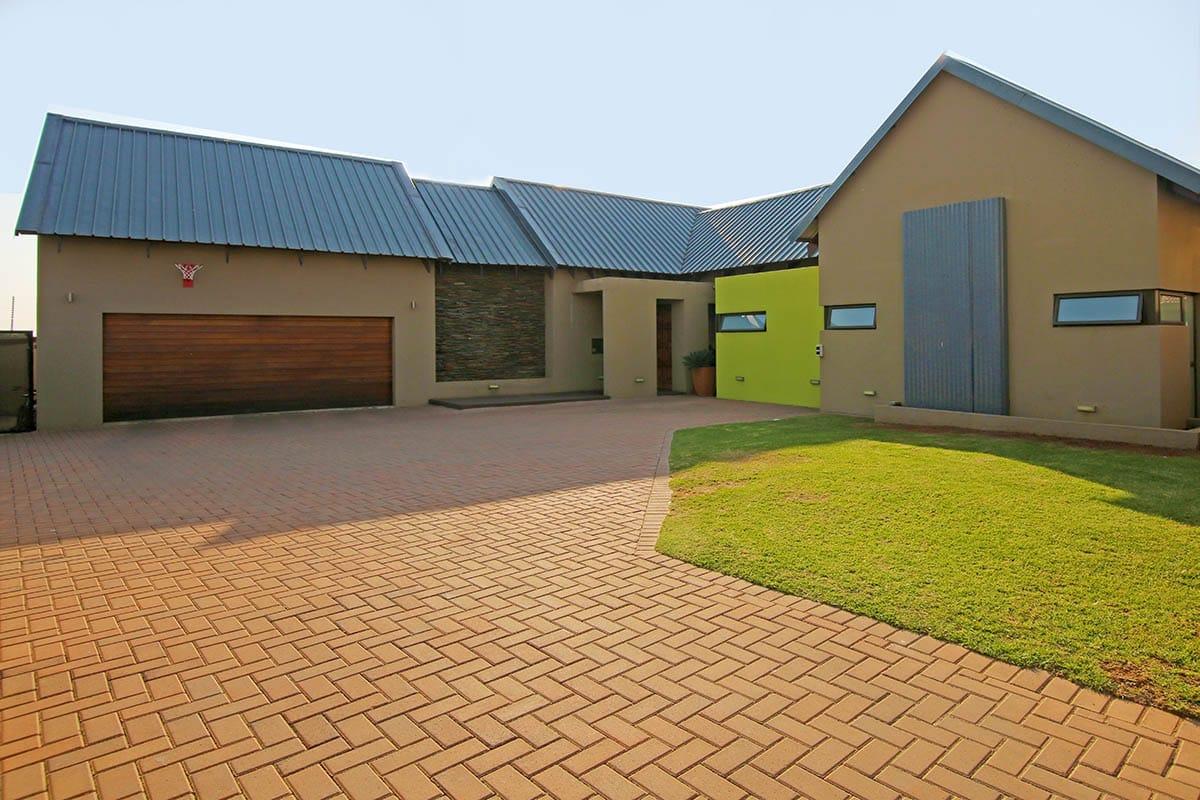Property for sale in Glen Eagle Estate RE/MAX™ of Southern Africa