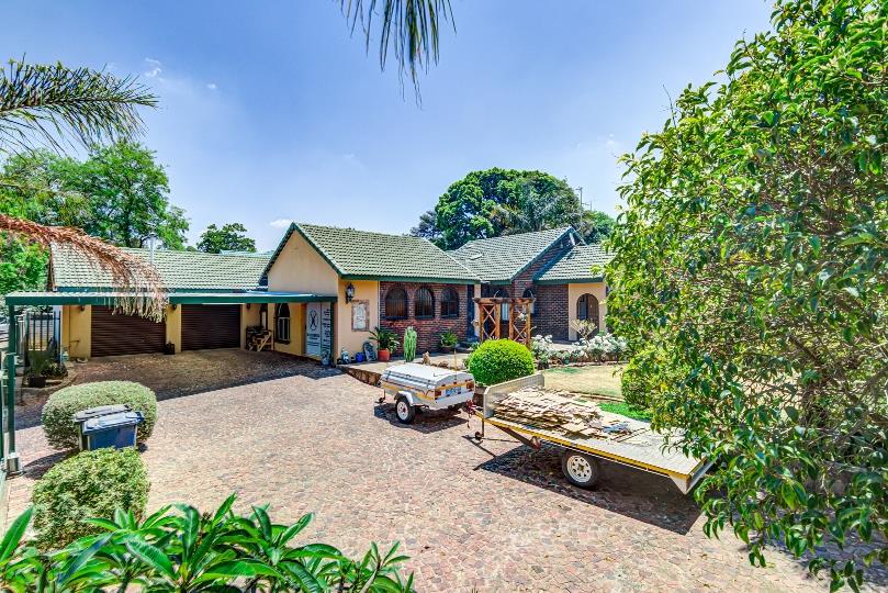 3 Bedroom House For Sale in Van Riebeeck Park RE/MAX™ of Southern Africa