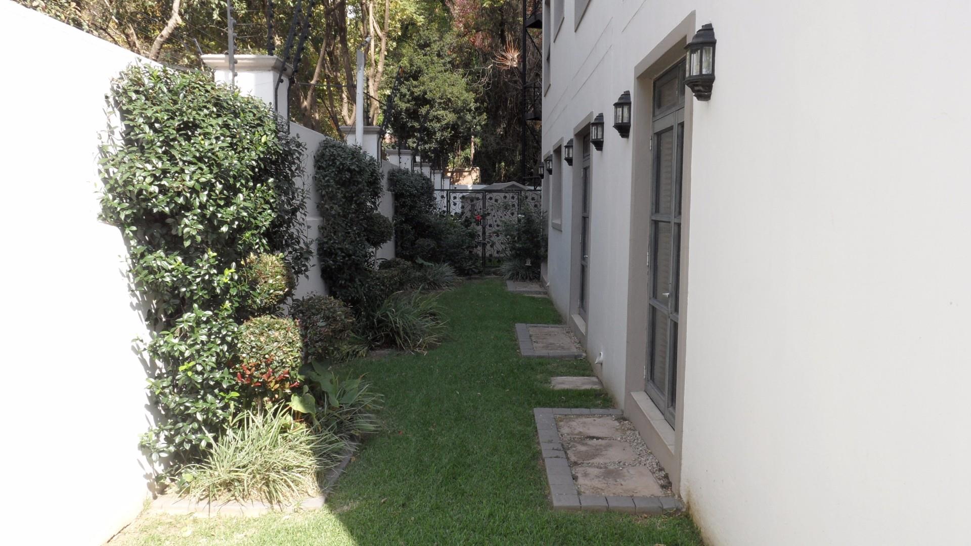 3 Bedroom Apartment / Flat For Sale in Hyde Park | RE/MAX™ of Southern Africa