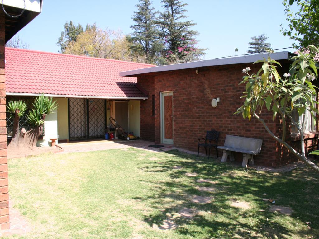 15 Bedroom House For Sale in Bryanston RE/MAX™ of Southern Africa