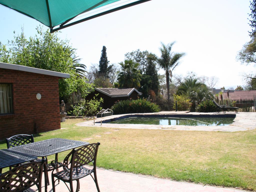 15 Bedroom House For Sale in Bryanston RE/MAX™ of Southern Africa