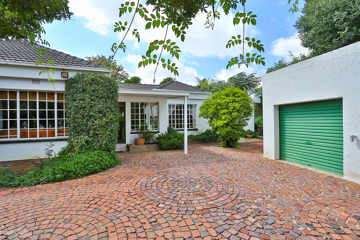 4 Bedroom House For Sale in Jukskei Park RE/MAX™ of Southern Africa