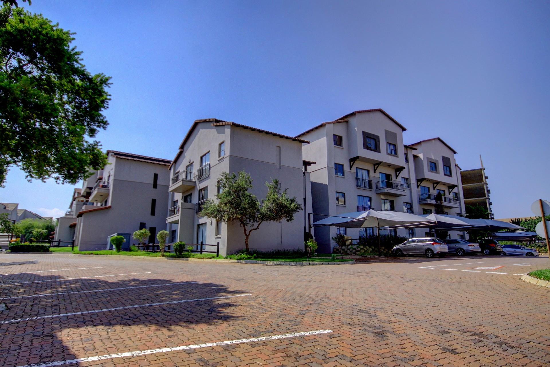 1 Bedroom House For Sale in Sunninghill RE/MAX™ of Southern Africa