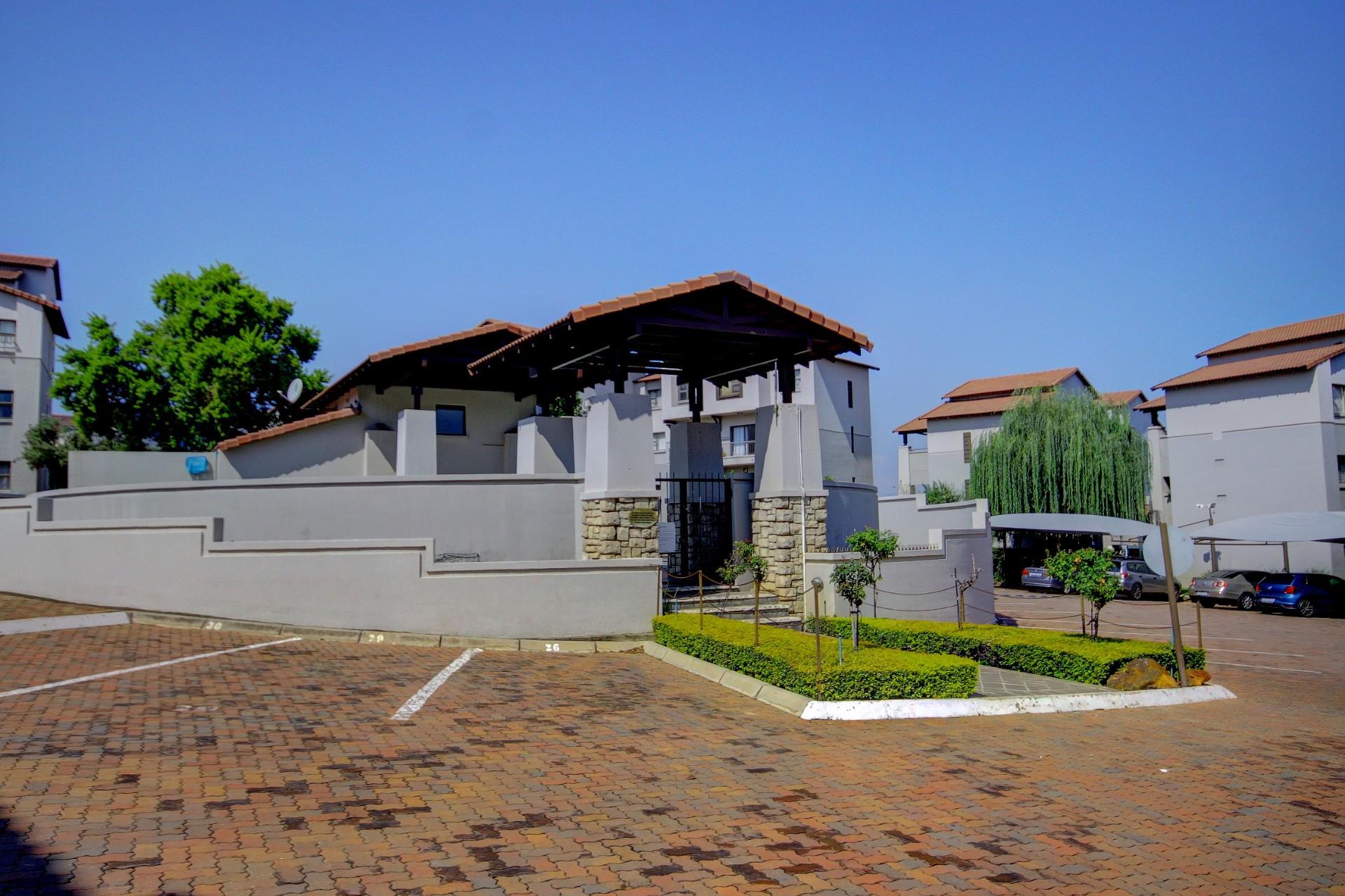1 Bedroom House For Sale in Sunninghill RE/MAX™ of Southern Africa