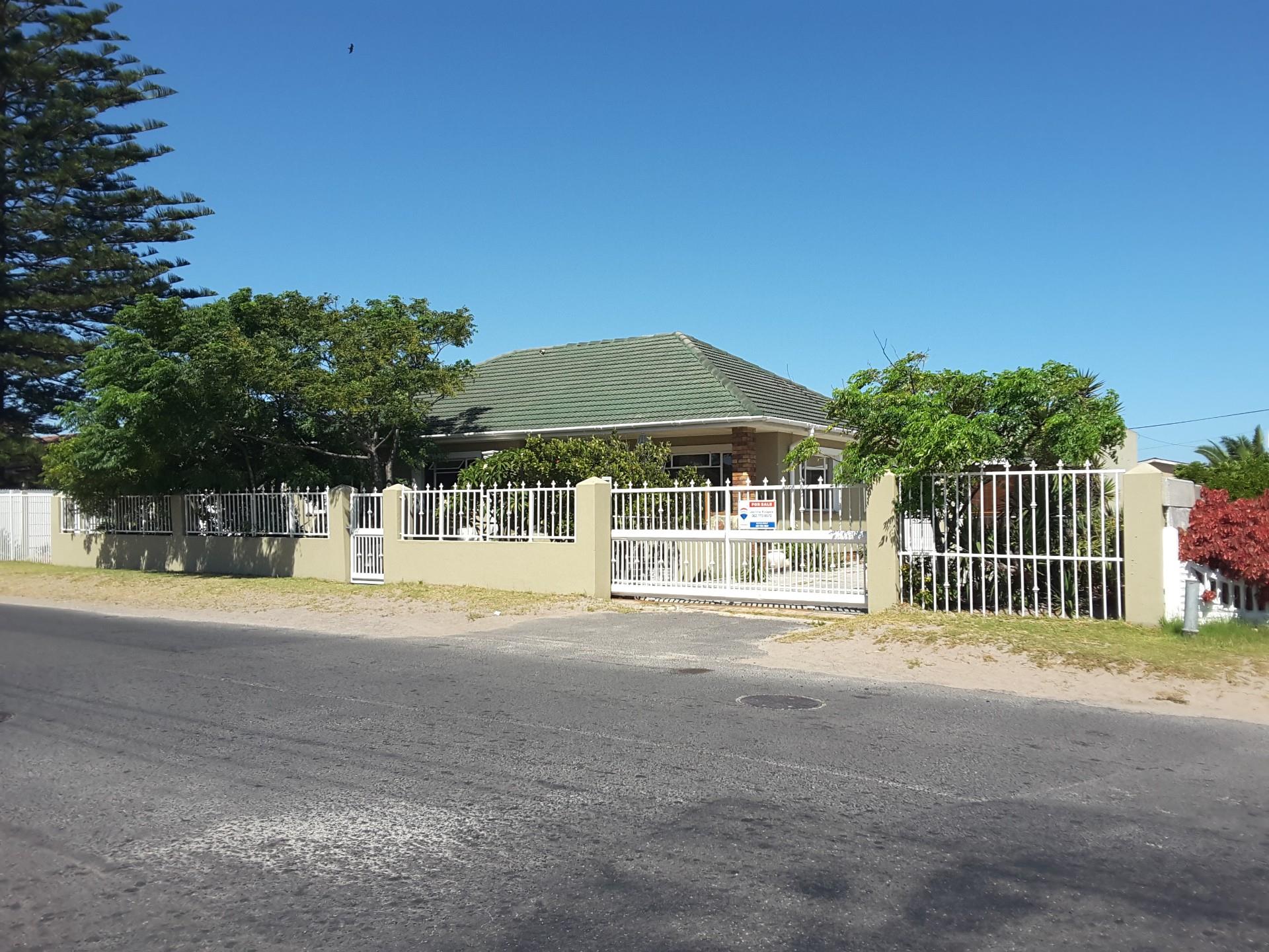 Property for sale in Grassy Park RE/MAX™ of Southern Africa
