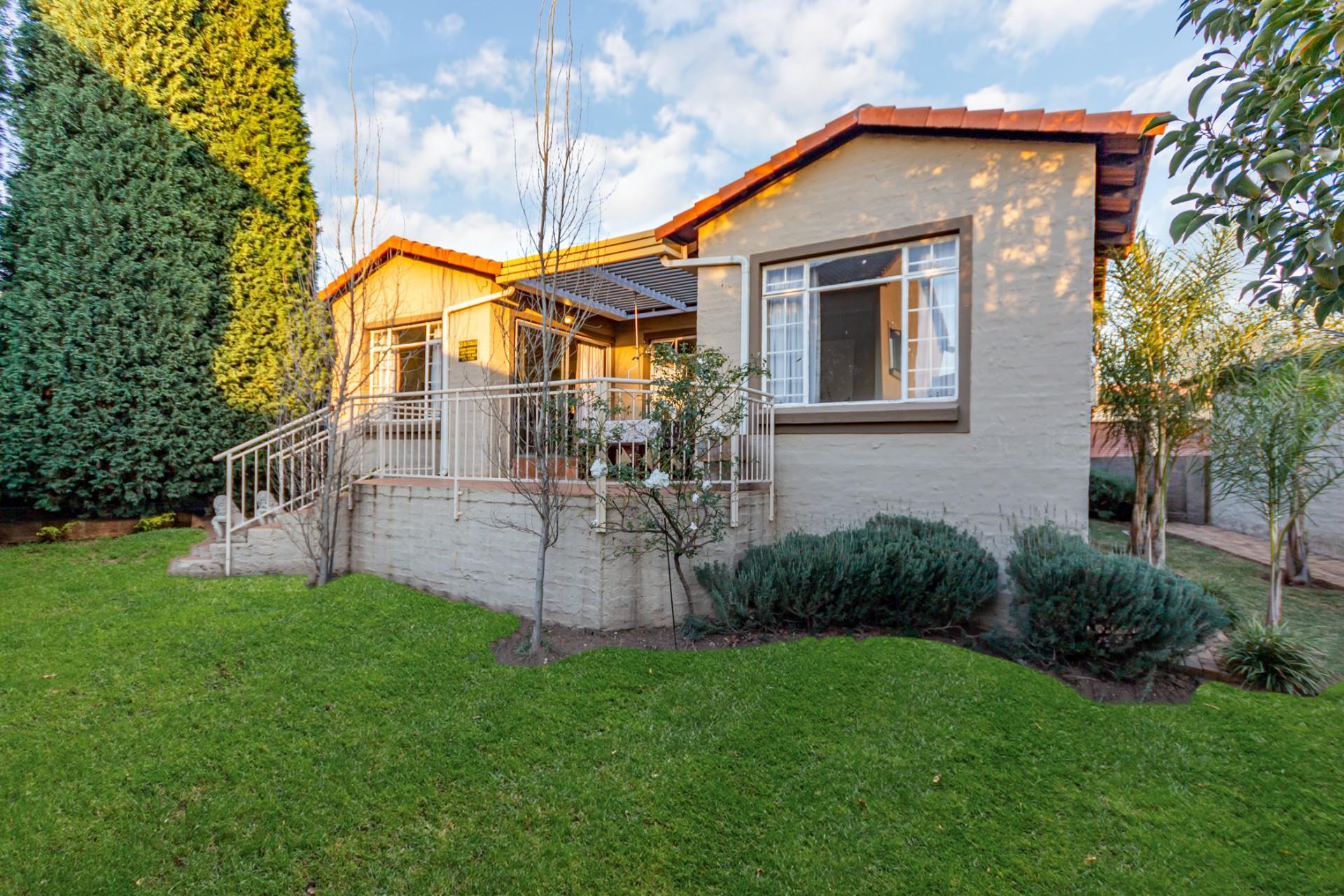 2 Bedroom House For Sale in Honeydew Manor RE/MAX™ of Southern Africa