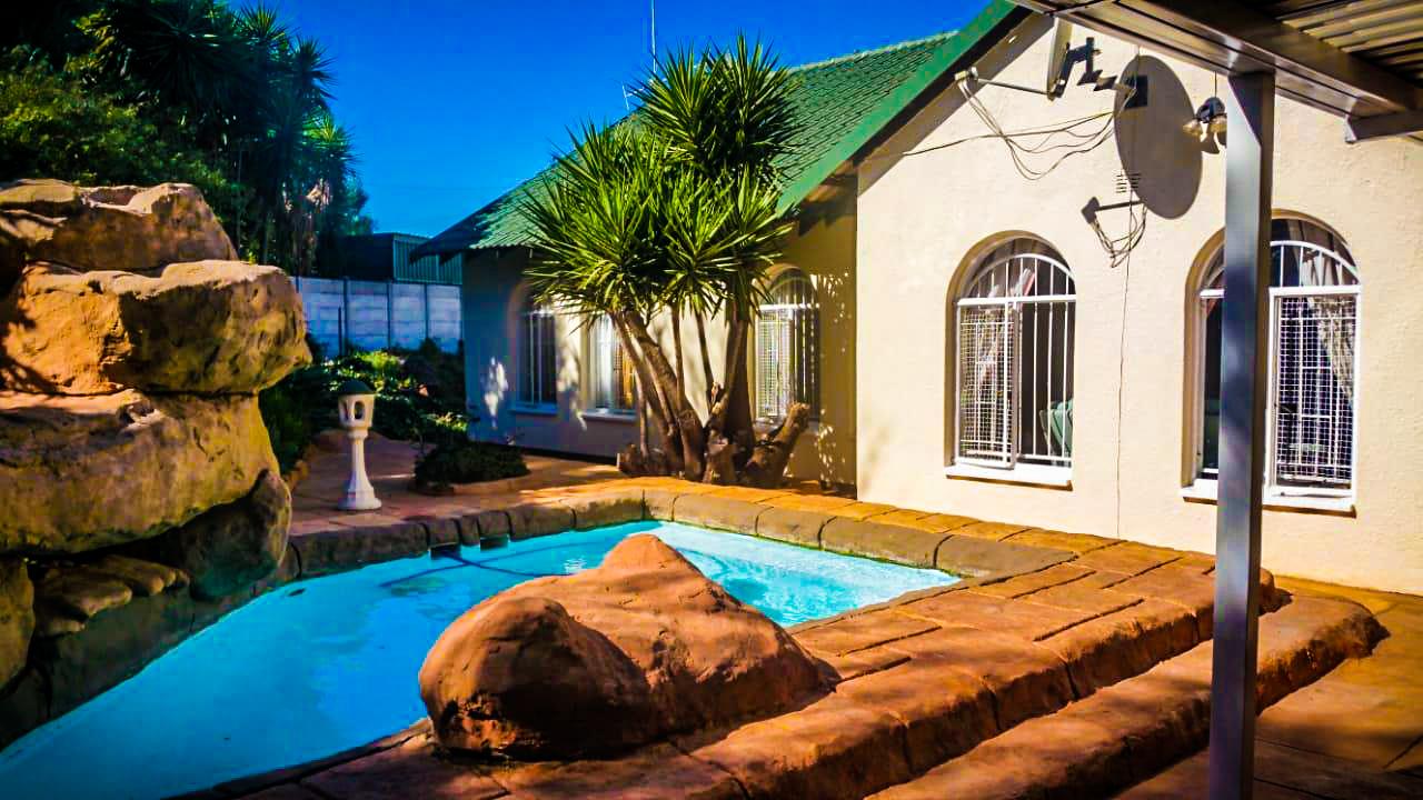 Property for sale in Helderkruin RE/MAX™ of Southern Africa