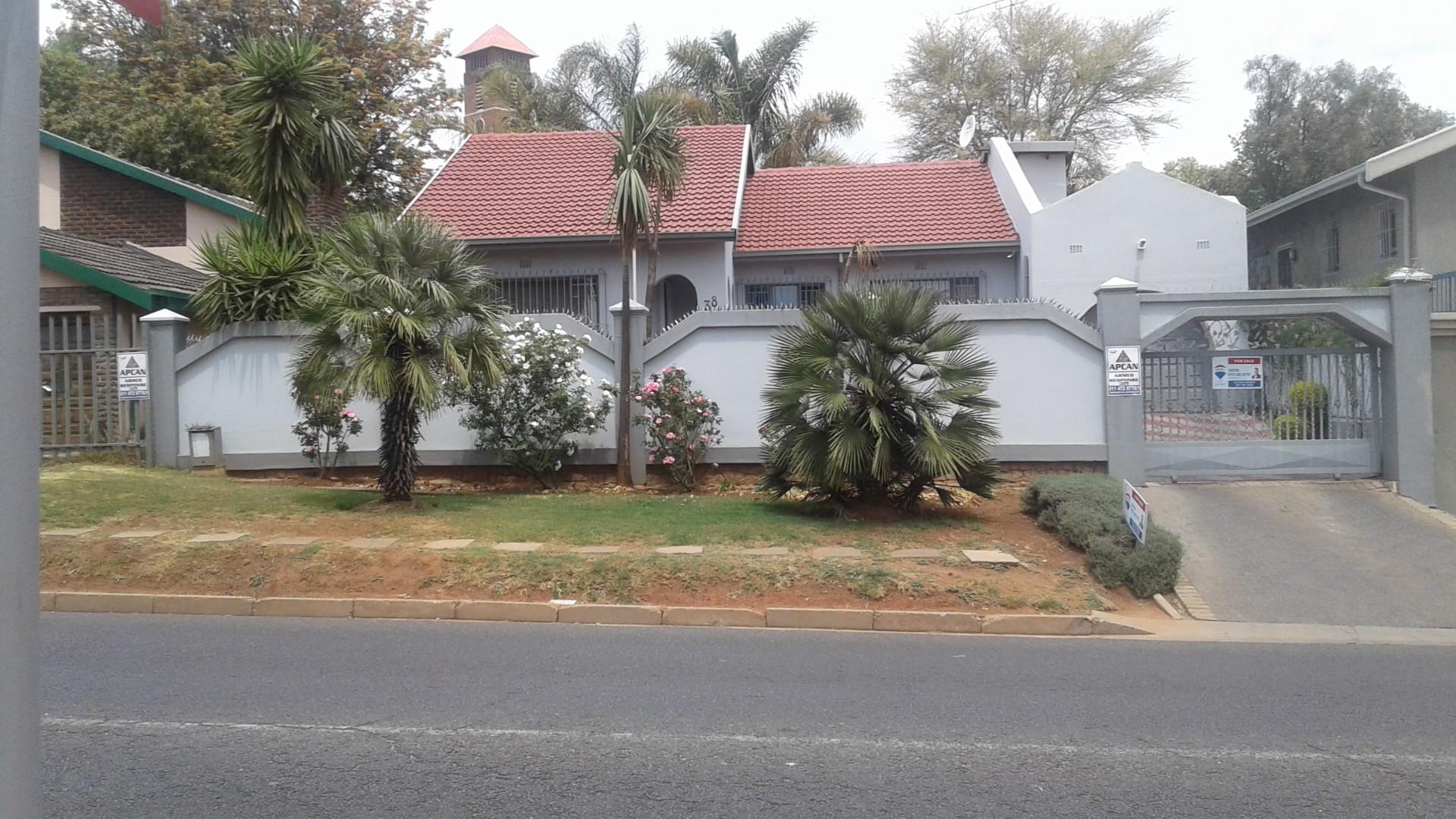 3 Bedroom House For Sale in Sophiatown RE/MAX™ of Southern Africa