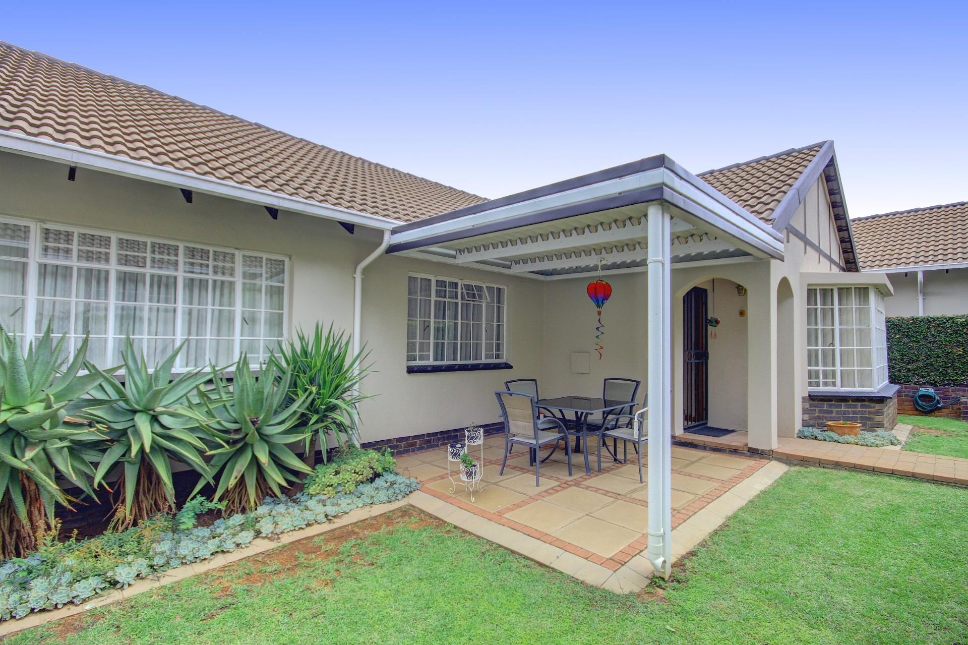 3 Bedroom House For Sale in Weltevreden Park RE/MAX™ of Southern Africa